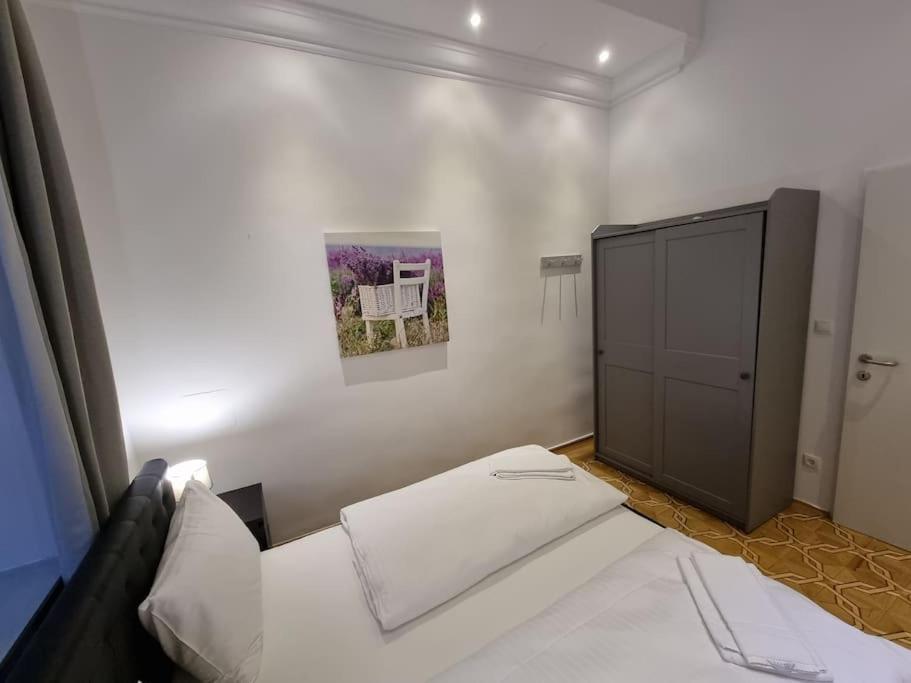 Sissi Royal Suite - Inner City 4 Bedroom Apartment 비엔나 외부 사진
