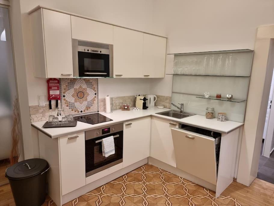 Sissi Royal Suite - Inner City 4 Bedroom Apartment 비엔나 외부 사진
