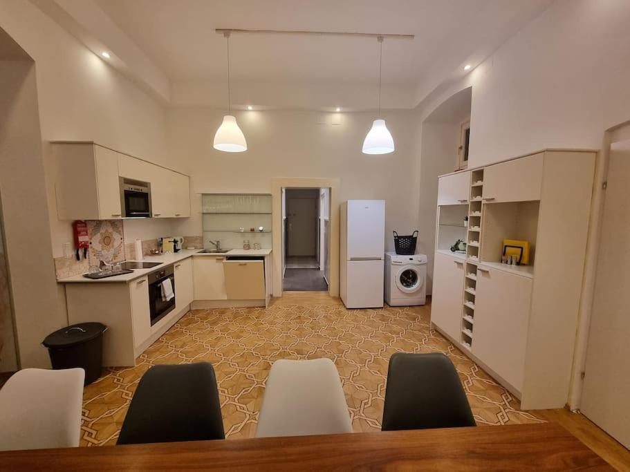 Sissi Royal Suite - Inner City 4 Bedroom Apartment 비엔나 외부 사진